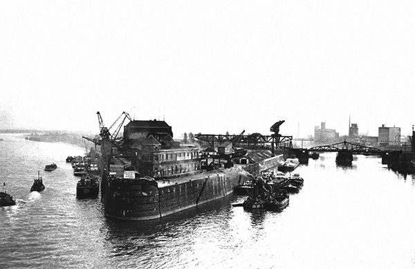 Der Bau des Rheinhafens um 1905. Foto: Stadtarchiv Krefeld, Fotobestand, Objekt-Nr. 3930-61-7129