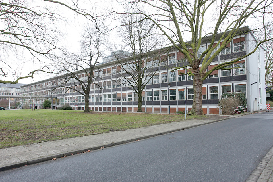 Das denkmalgeschützte Stadthaus 2015. Früher Vereinigte Seidenwebereien AG, erbaut in den 50iger Jahren nach den Plänen von Egon Eiermann. Foto: Ralf Janowski